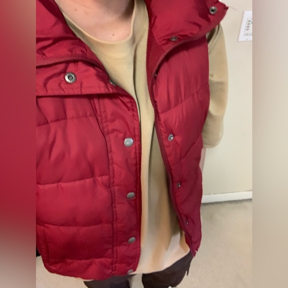 Red vest - Picture 2 of 2